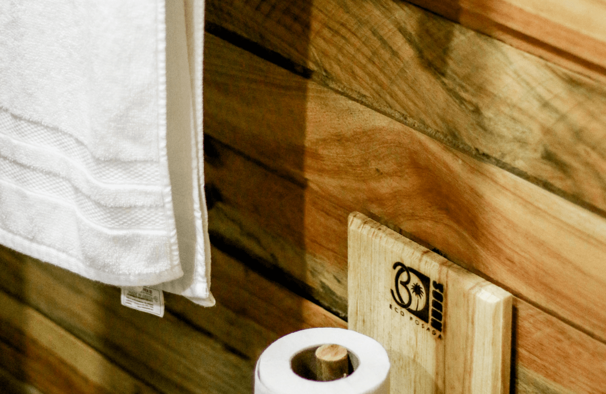 null Close-up of rustic wood paneling with natural grain, paired with minimalistic bathroom accessories for an eco-friendly aesthetic.