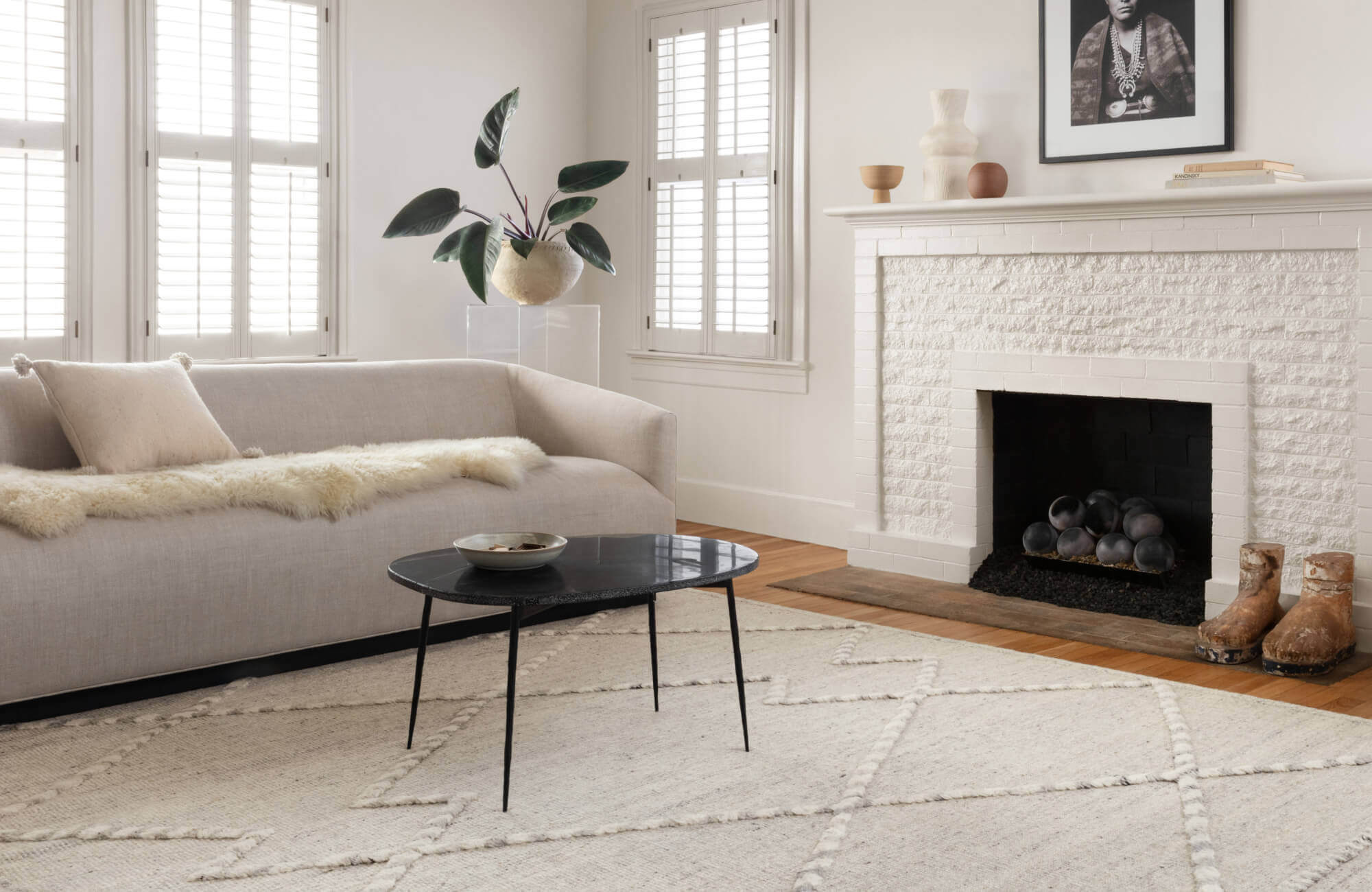 null Neutral boho rug in cream and off-white tones, creating a soft, calm base in a minimalist living room.