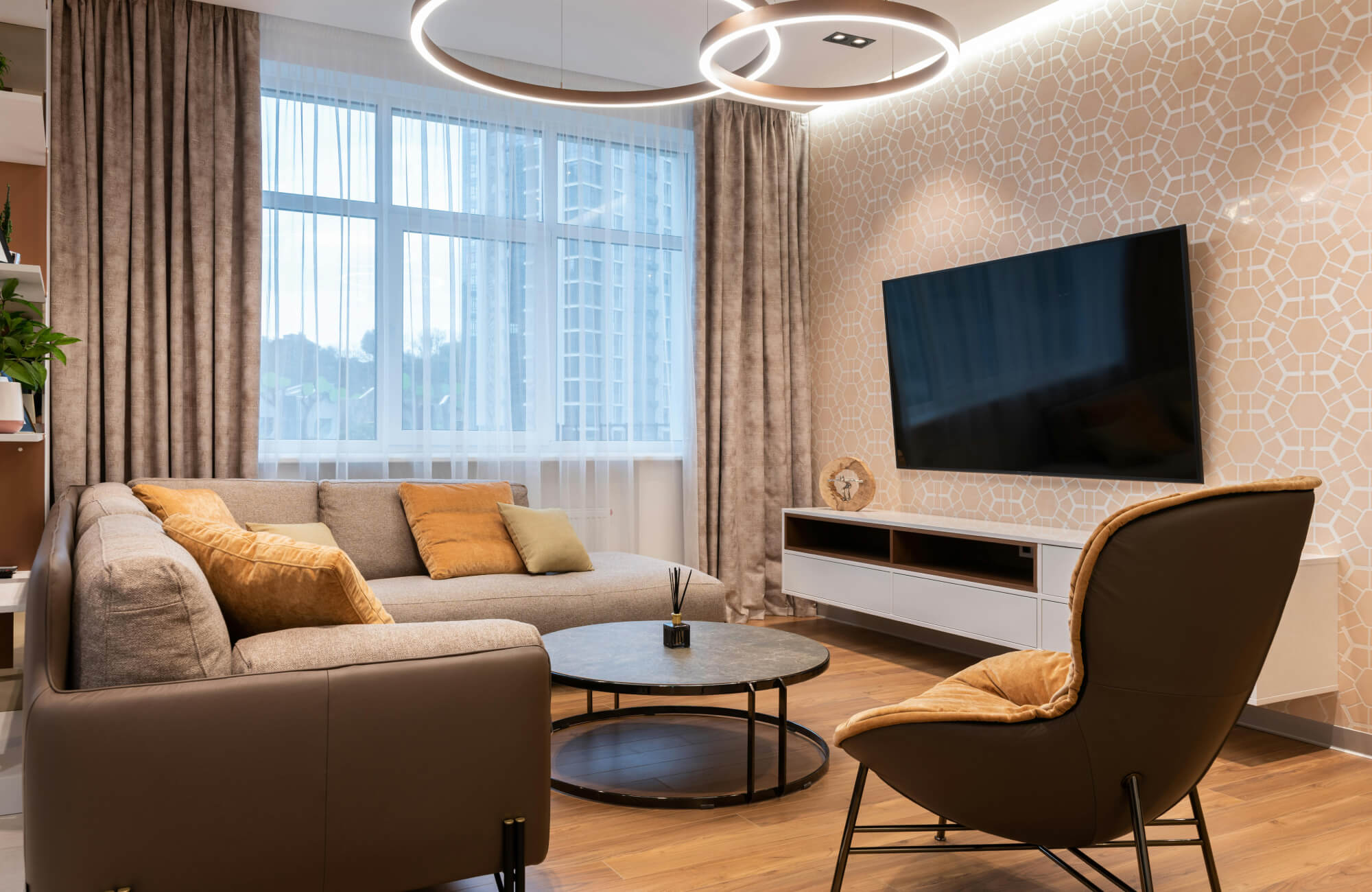 null Warm beige geometric wallpaper enhances this cozy living room with a soft, inviting glow.