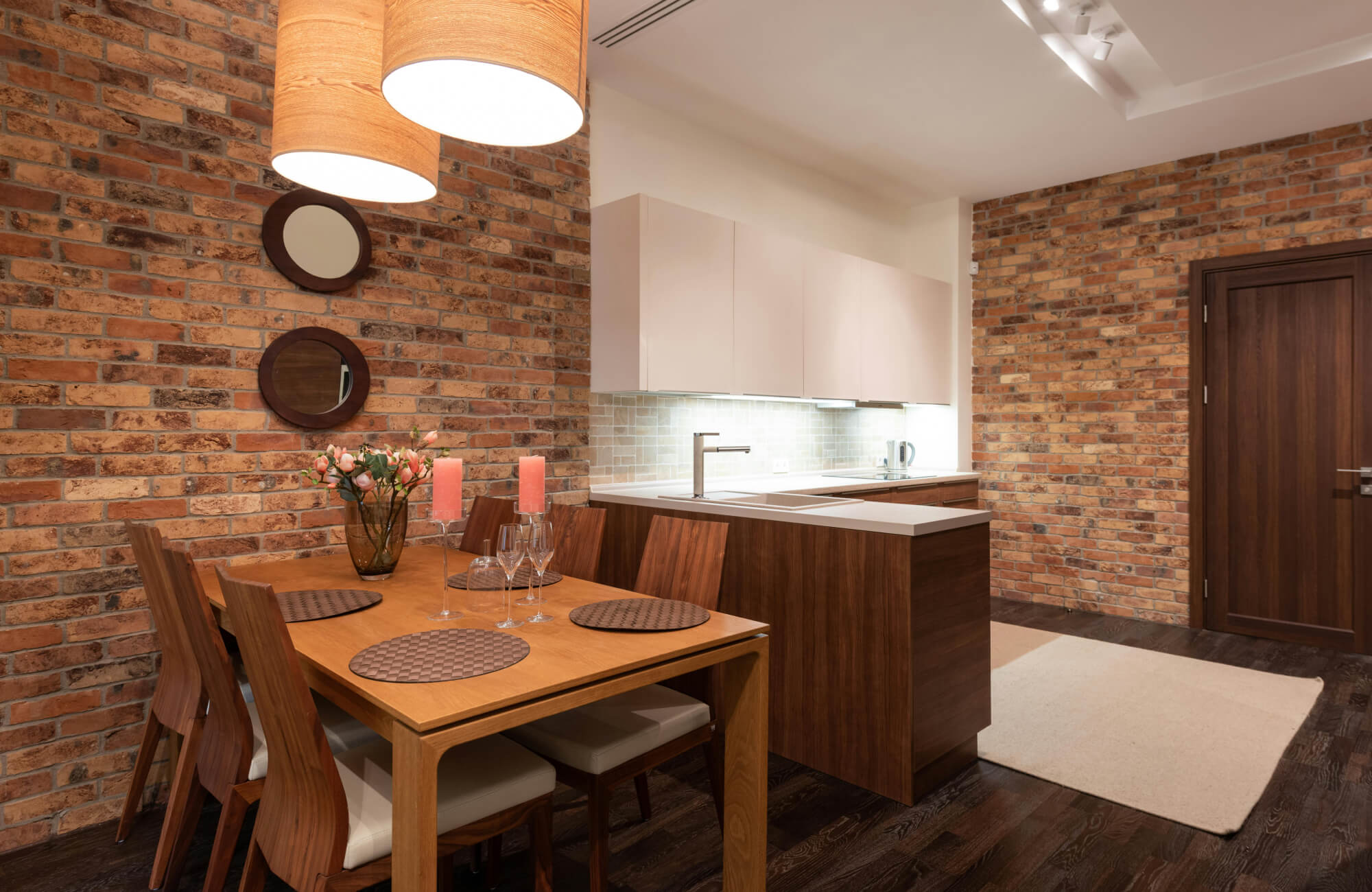 null Minimal dining room mirror reflecting the table and soft lighting, reinforcing order and visual clarity.