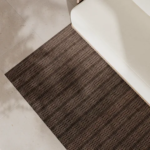 Marroway 5'3" x 7'7" Indoor/Outdoor Rug in Black / Grey