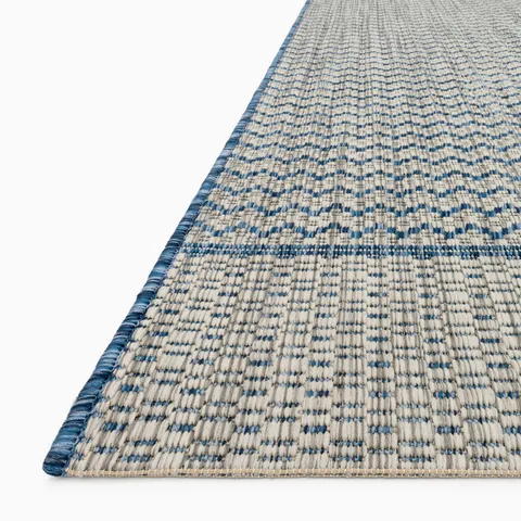 Marroway 5'3" x 7'7" Indoor/Outdoor Rug in Grey / Blue