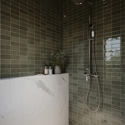 Leona 24 x 48 Matte Porcelain Tile in Calacatta