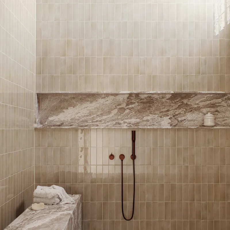 em_199_bath_0001.jpg