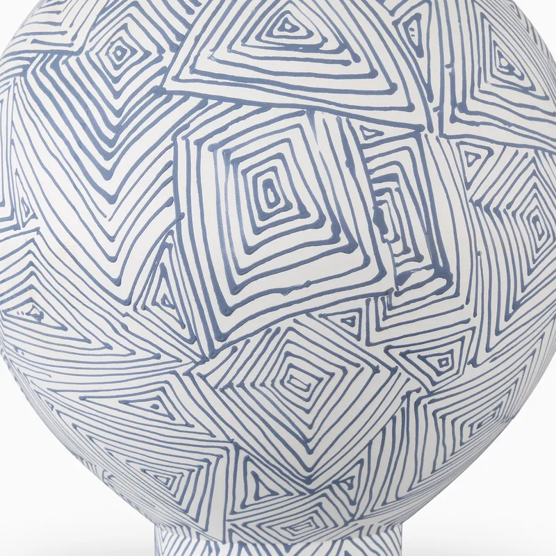 em_260051_farrow_vase_la_0001.jpg