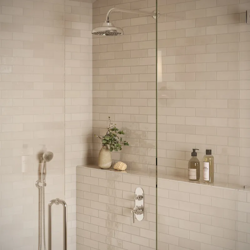 em_233_bath_0001.jpg
