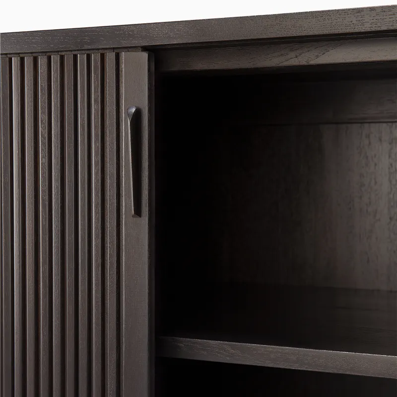em_290103_maeve_sideboard_va_te_of_bl_66_0003.jpg