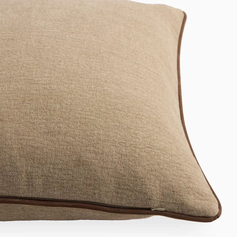 em_290190_ruth_22x22_pillow_co_in_la_na_0002.jpg