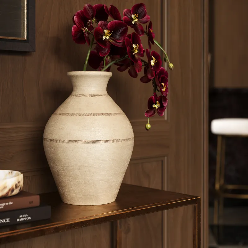 em_003_lobby_0007.jpg