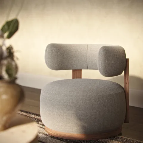 Leandro Swivel Chair in Matte/Bone
